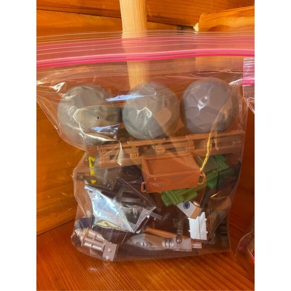 LEGO and Mega Bloks Parts & Pieces - Picture 2 of 5